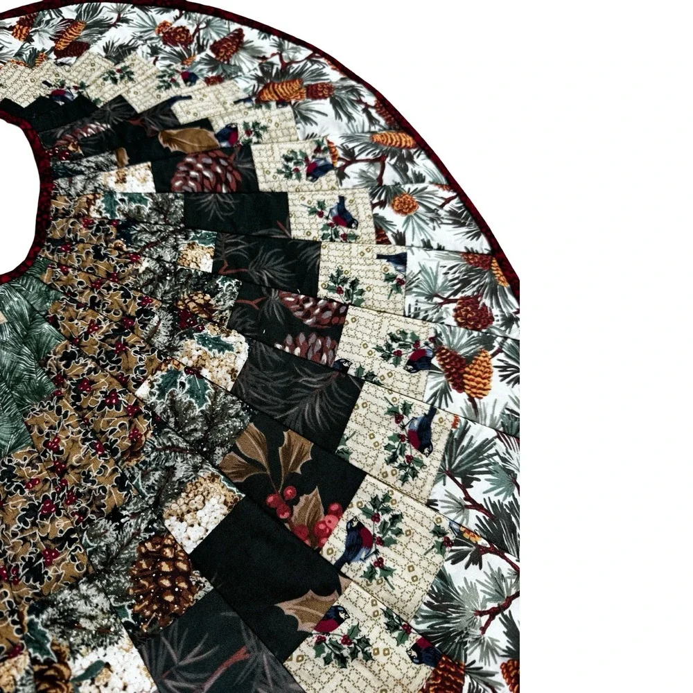 Handmade Quilted Spicy Spiral Table Runner Christmas Winter Pinecone Green Red‎